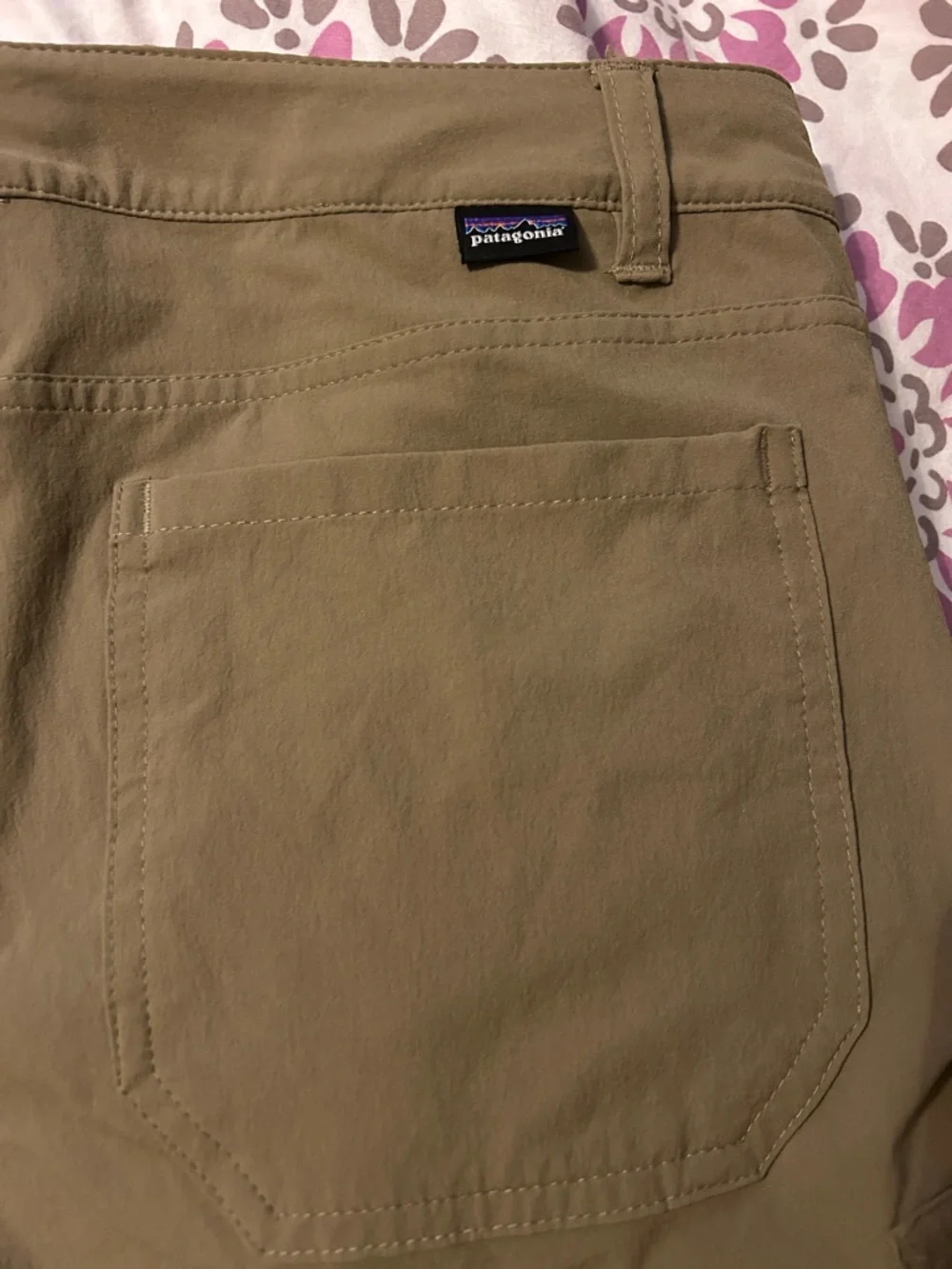 Patagonia Olive Tan Cargo Shorts for women size 10 almost new - Picture 5 of 7
